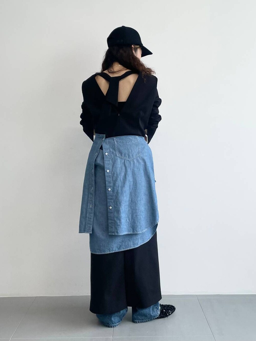 「ベーシック/シンプル、着痩せ・細見え、女子ウケ」｜「BABYLONEのダンガリーシャツ（シャツ/ブラウス、ブルー系）」を使った、pocustagramさん（レディース・162cm）の秋コーディネートの5枚目の写真
