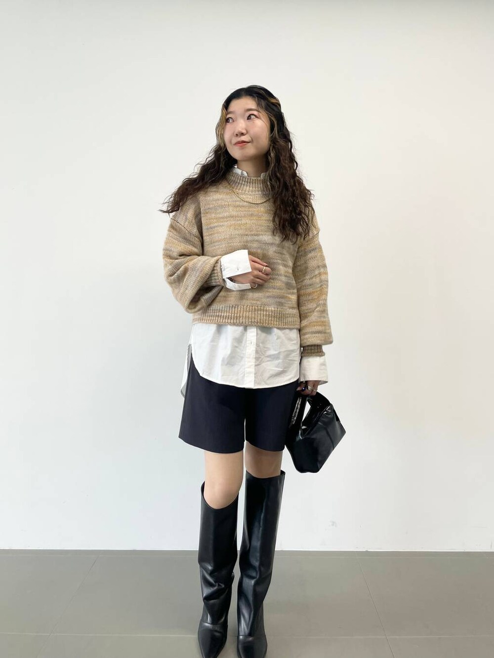 「ベーシック/シンプル、着痩せ・細見え、女子ウケ」｜「BABYLONEのベーシックシャツ（シャツ/ブラウス、ホワイト系）」を使った、pocustagramさん（レディース・162cm）の冬コーディネートの4枚目の写真