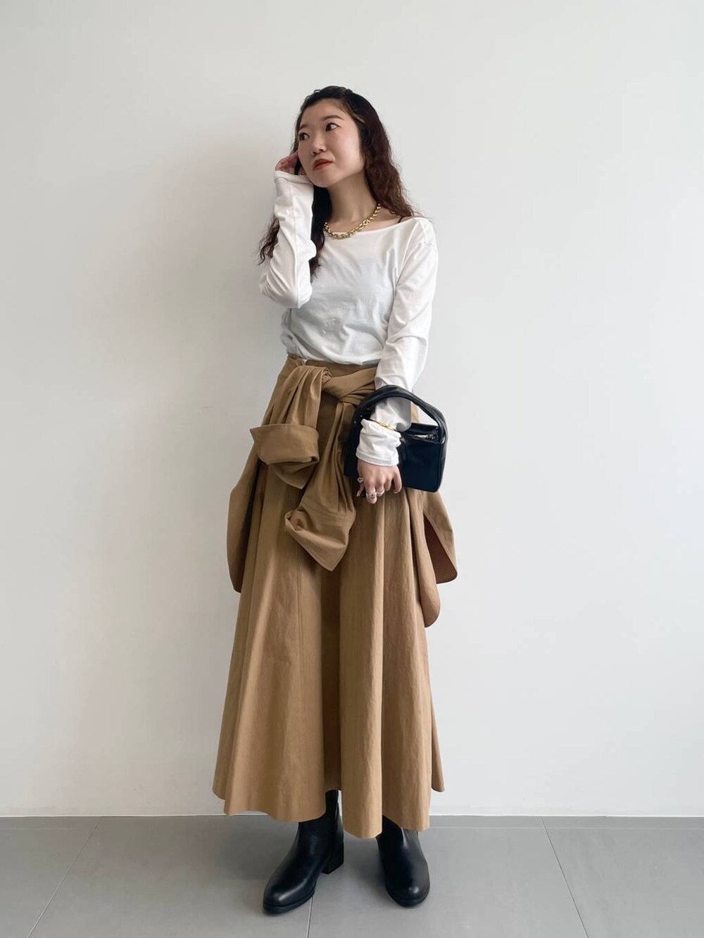 「ベーシック/シンプル、着痩せ・細見え、女子ウケ」|「BABYLONEのコットンハイゲージロンT(Tシャツ/カットソー、ホワイト系)」を使った、pocustagramさん(レディース・162cm)の秋コーディネートの2枚目の写真