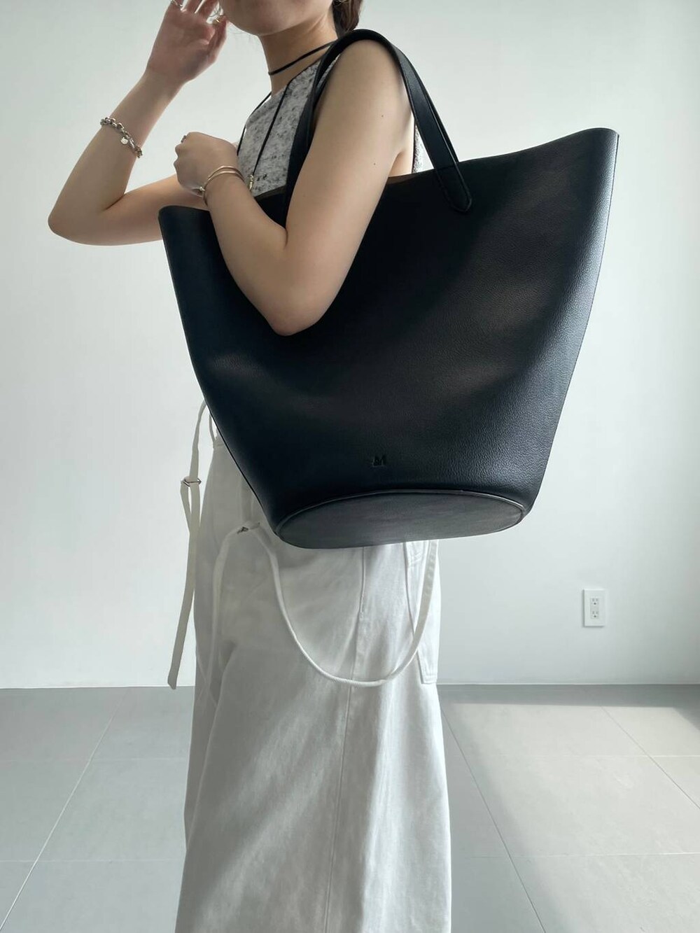 「ベーシック/シンプル、着痩せ・細見え、女子ウケ」｜「BABYLONEのネップコンパクトプルオーバー（タンクトップ、ブラック系）」を使った、pocustagramさん（レディース・162cm）の秋コーディネートの8枚目の写真