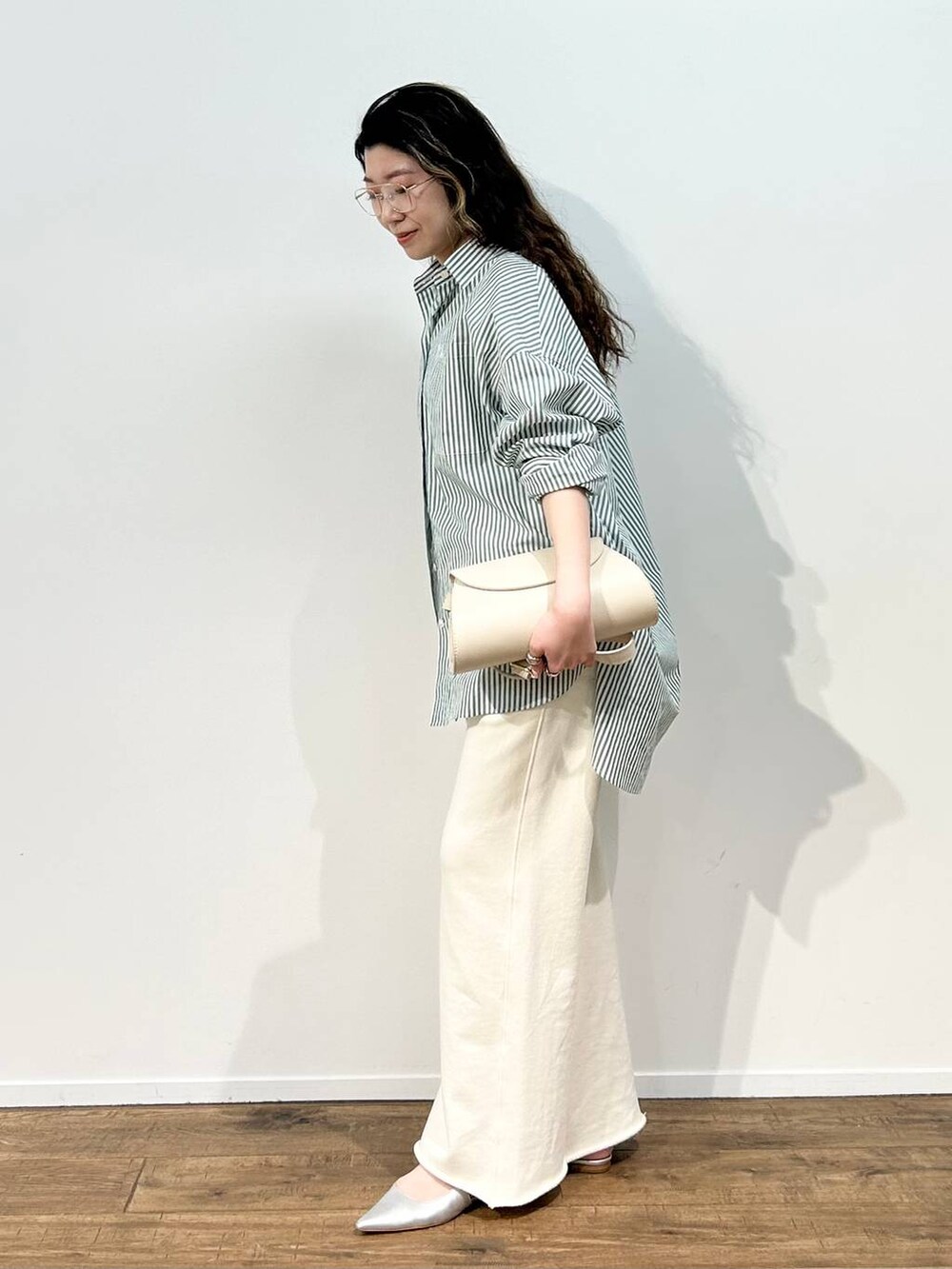 「ベーシック/シンプル、着痩せ・細見え、女子ウケ」｜「AULENTTIの【安田美沙子さんIGLIVE紹介アイテム】【AULENTTI】ショルダーBAG（ショルダーバッグ、ホワイト系）」を使った、pocustagramさん（レディース・162cm）の冬コーディネートの4枚目の写真
