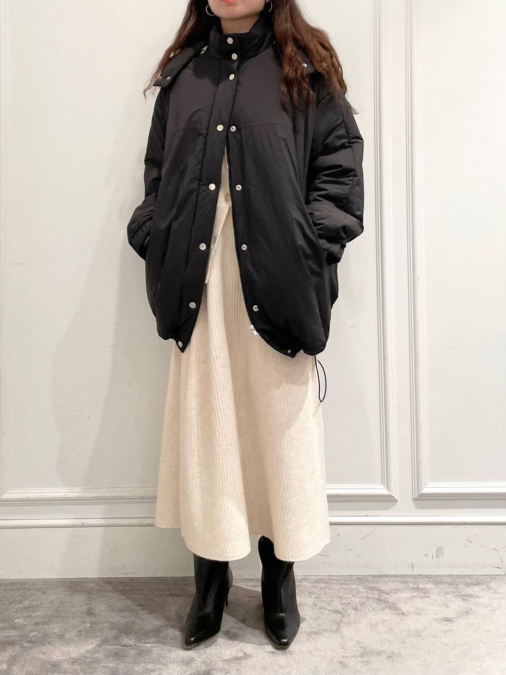 「ベーシック/シンプル、着痩せ・細見え、女子ウケ」｜「BABYLONEの中綿ブルゾンコート（ブルゾン、グレー系）」を使った、pocustagramさん（レディース・162cm）の冬コーディネートの3枚目の写真