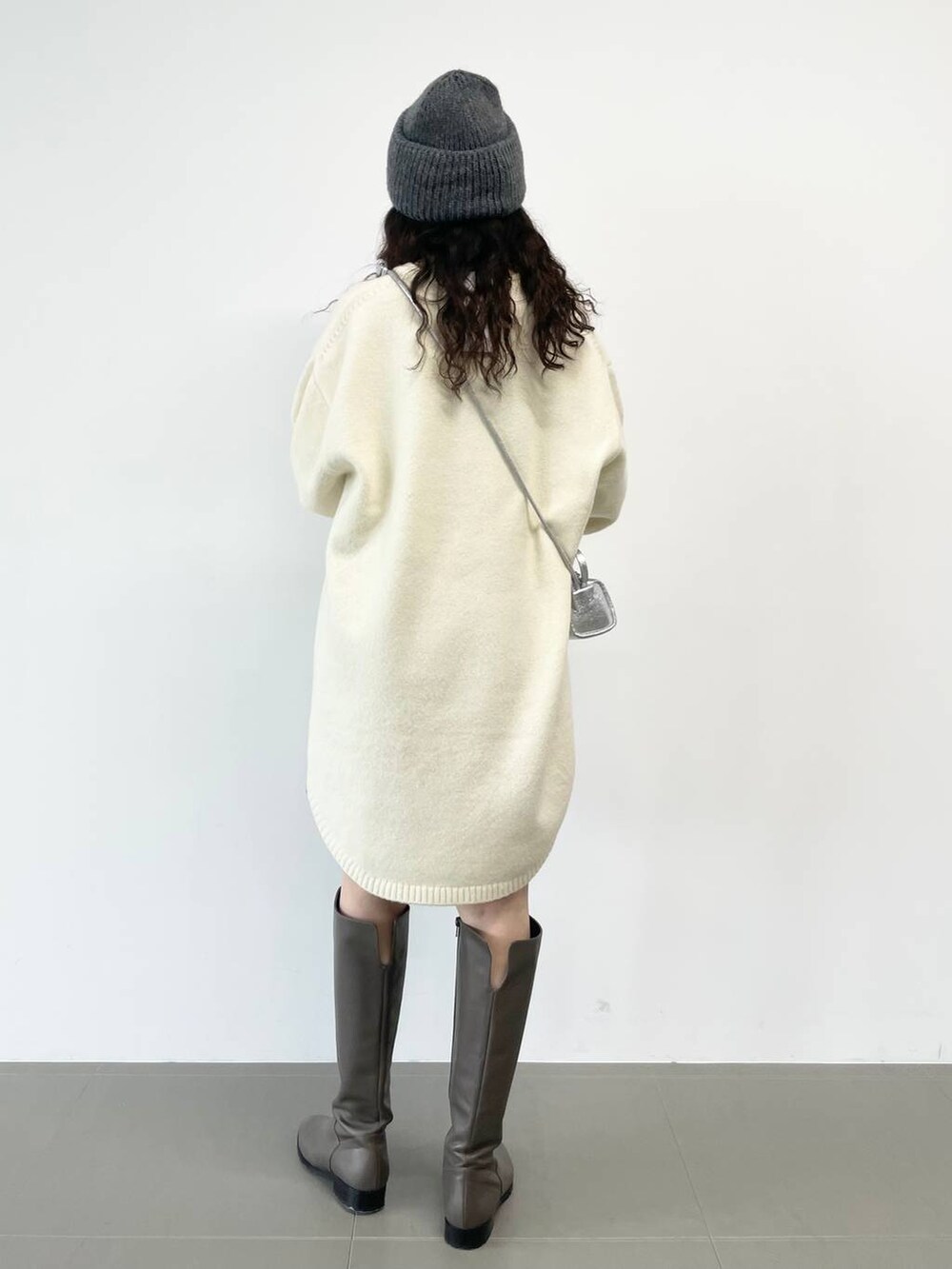 「ベーシック/シンプル、着痩せ・細見え、女子ウケ」｜「FRATELLI TALLIの【FRATELLI TALLI】ニットCAP（ニットキャップ/ビーニー、グレー系）」を使った、pocustagramさん（レディース・162cm）の冬コーディネートの6枚目の写真