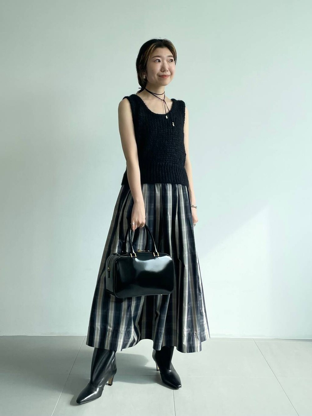 「ベーシック/シンプル、着痩せ・細見え、女子ウケ」|「CHRISTIAN VILLAの【CHRISTIAN VILLA】ミラーカーフボストン(ボストンバッグ、ブラック系)」を使った、pocustagramさん(レディース・162cm)の秋コーディネートの2枚目の写真