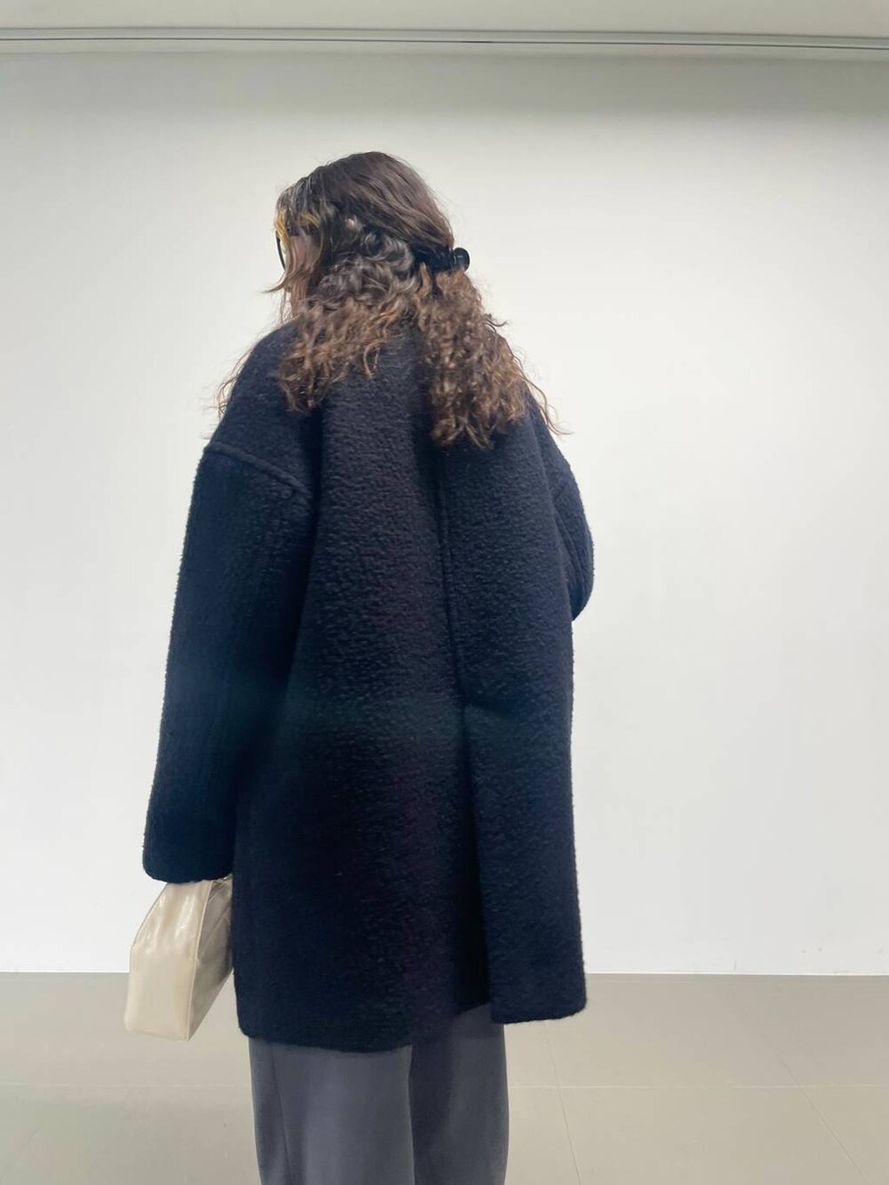 「ベーシック/シンプル、着痩せ・細見え、女子ウケ」|「BRIE LEONの【BRIE LEON】Lucaミニバッグ(ハンドバッグ、ホワイト系)」を使った、pocustagramさん(レディース・162cm)の秋コーディネートの9枚目の写真