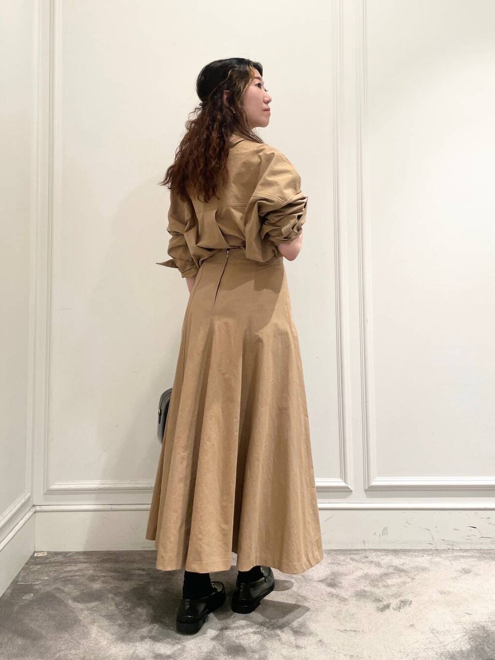 「ベーシック/シンプル、着痩せ・細見え、女子ウケ」｜「CHRISTIAN VILLAの【CHRISTIAN VILLA】ミラーカーフボストン（ボストンバッグ、ブラック系）」を使った、pocustagramさん（レディース・162cm）の秋コーディネートの4枚目の写真