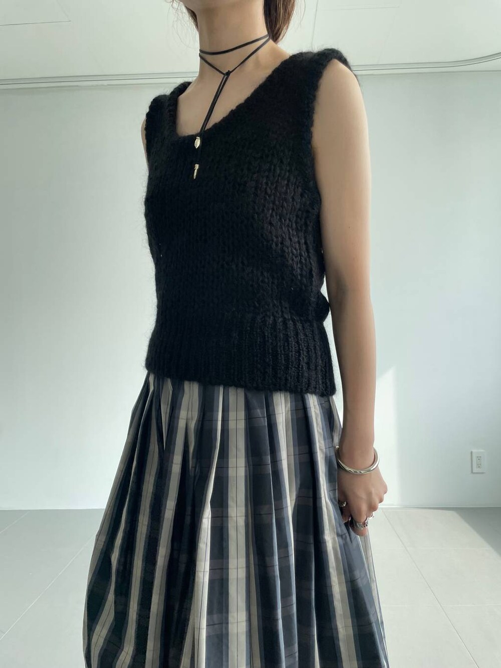 「ベーシック/シンプル、着痩せ・細見え、女子ウケ」|「CHRISTIAN VILLAの【CHRISTIAN VILLA】ミラーカーフボストン(ボストンバッグ、ブラック系)」を使った、pocustagramさん(レディース・162cm)の秋コーディネートの7枚目の写真