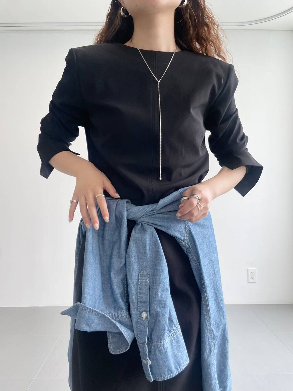「ベーシック/シンプル、着痩せ・細見え、女子ウケ」｜「BABYLONEのダンガリーシャツ（シャツ/ブラウス、ブルー系）」を使った、pocustagramさん（レディース・162cm）の秋コーディネートの6枚目の写真