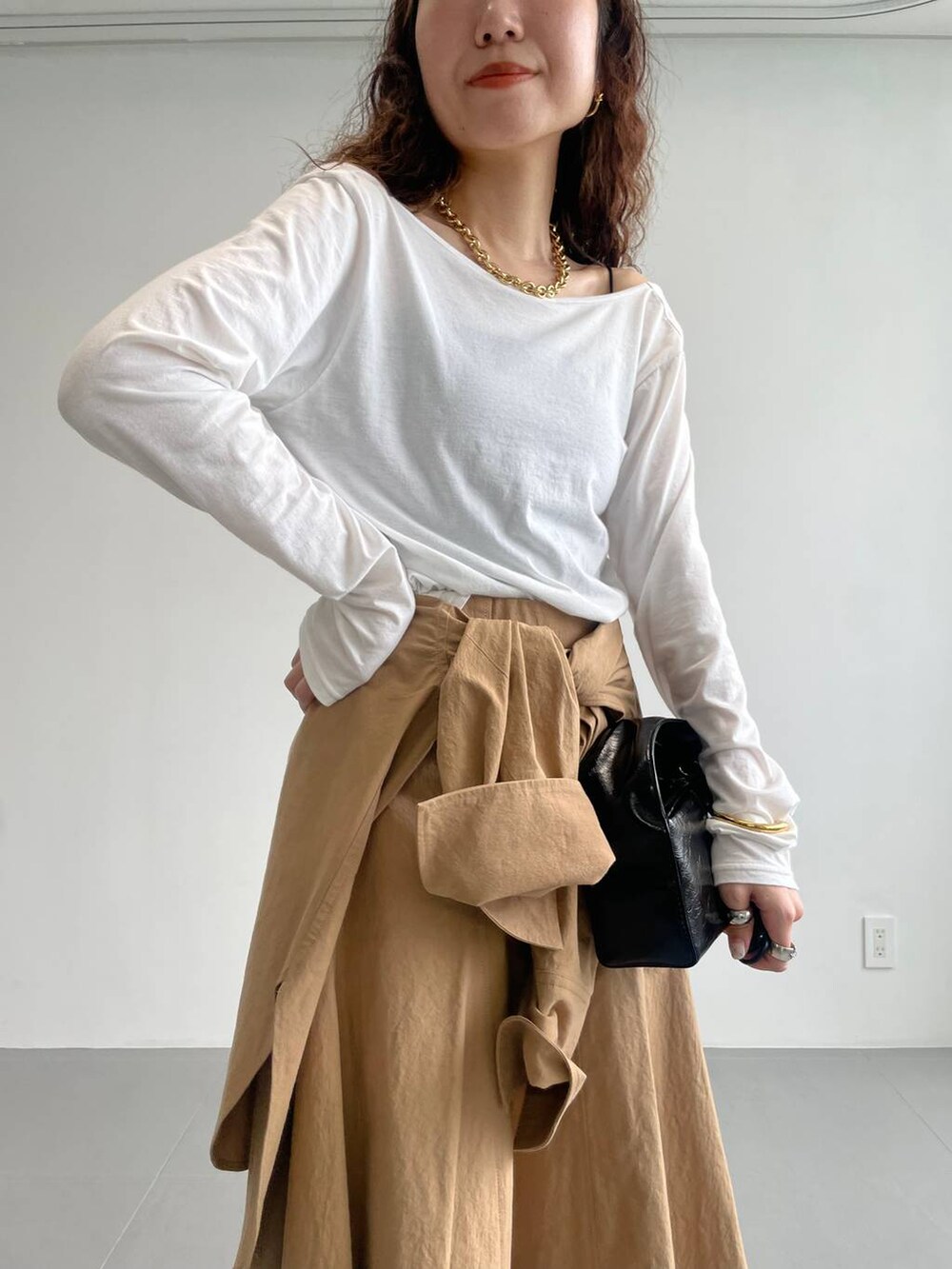 「ベーシック/シンプル、着痩せ・細見え、女子ウケ」|「BABYLONEのコットンハイゲージロンT(Tシャツ/カットソー、ホワイト系)」を使った、pocustagramさん(レディース・162cm)の秋コーディネートの5枚目の写真