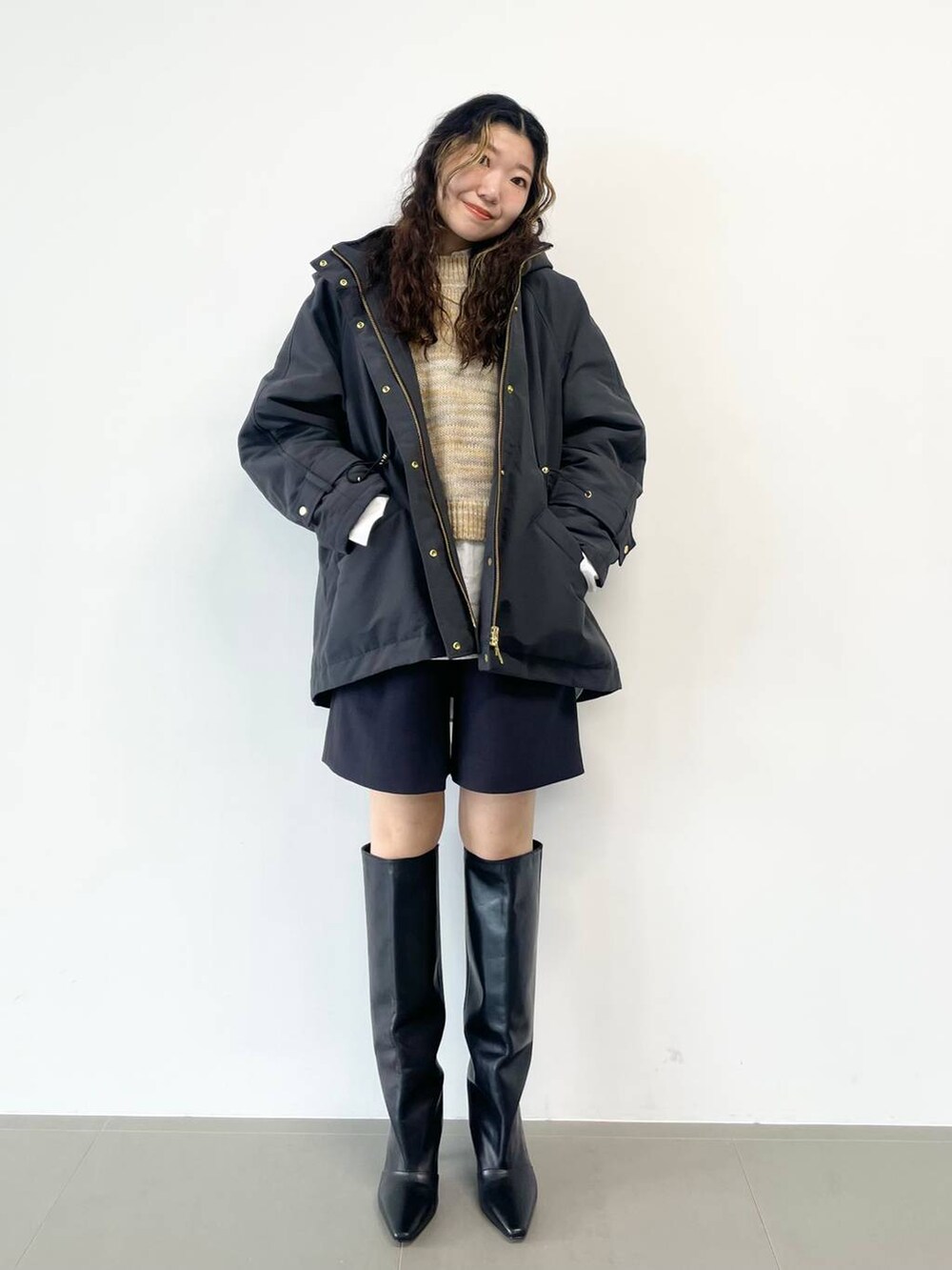 「着痩せ・細見え、女子ウケ、ベーシック/シンプル」｜「BABYLONEのベーシックシャツ（シャツ/ブラウス、ホワイト系）」を使った、pocustagramさん（レディース・162cm）の冬コーディネートの2枚目の写真