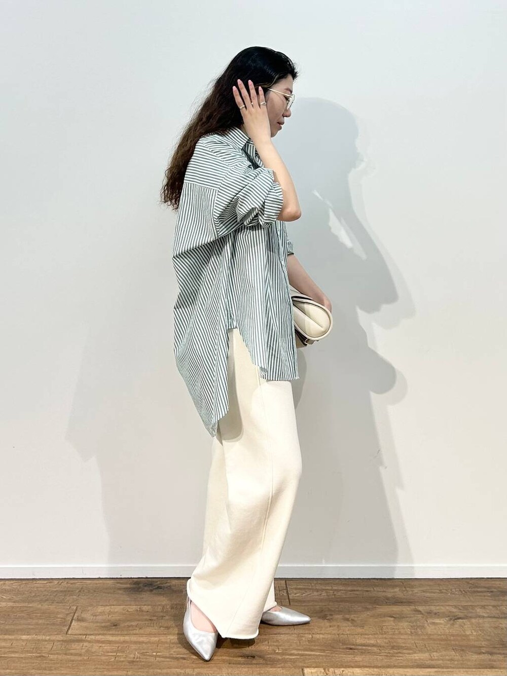 「ベーシック/シンプル、着痩せ・細見え、女子ウケ」｜「AULENTTIの【安田美沙子さんIGLIVE紹介アイテム】【AULENTTI】ショルダーBAG（ショルダーバッグ、ホワイト系）」を使った、pocustagramさん（レディース・162cm）の冬コーディネートの3枚目の写真