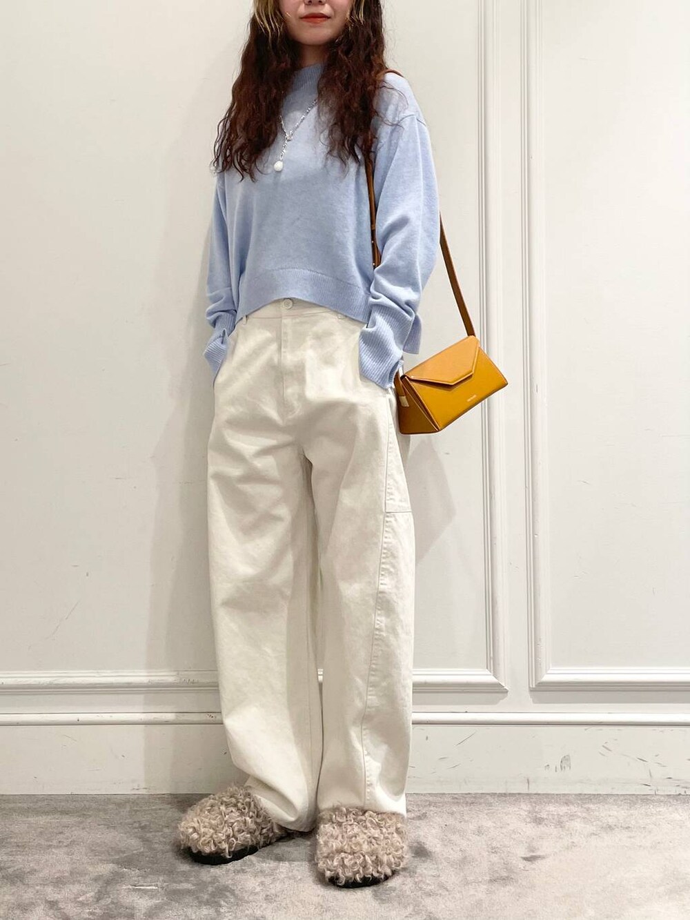 「ベーシック/シンプル、着痩せ・細見え、女子ウケ」｜「BABYLONEのカツラギコクーンパンツ（その他パンツ、ホワイト系）」を使った、pocustagramさん（レディース・162cm）の冬コーディネートの4枚目の写真