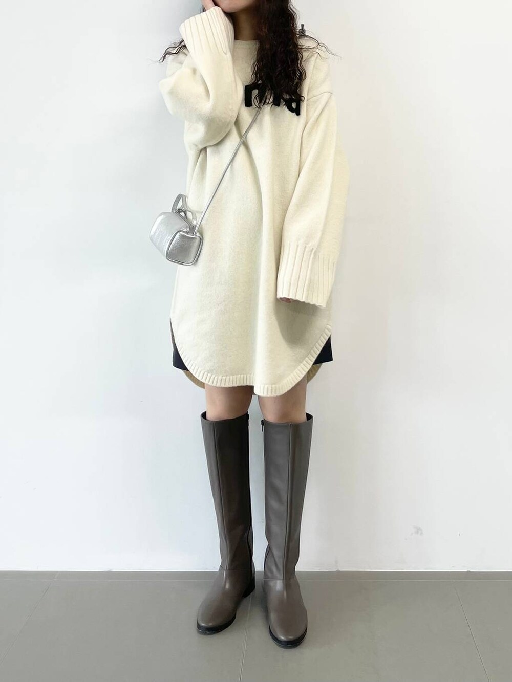 「ベーシック/シンプル、着痩せ・細見え、女子ウケ」｜「FRATELLI TALLIの【FRATELLI TALLI】ニットCAP（ニットキャップ/ビーニー、グレー系）」を使った、pocustagramさん（レディース・162cm）の冬コーディネートの2枚目の写真