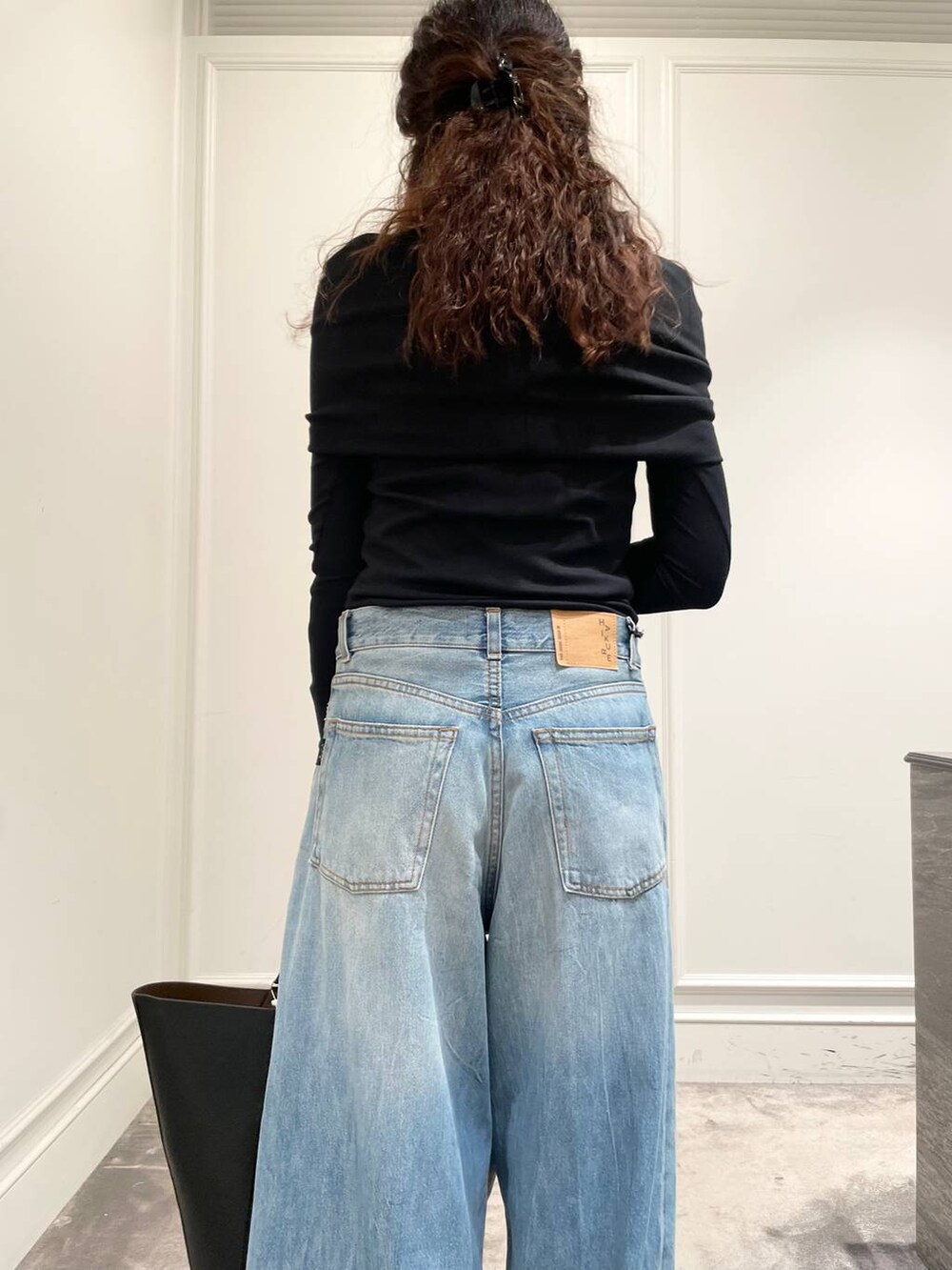 「着痩せ・細見え、女子ウケ、ベーシック/シンプル」|「&MyuQの【&MyuQ】MATTETRA BAG(トートバッグ、ブラック系)」を使った、pocustagramさん(レディース・162cm)の秋コーディネートの7枚目の写真