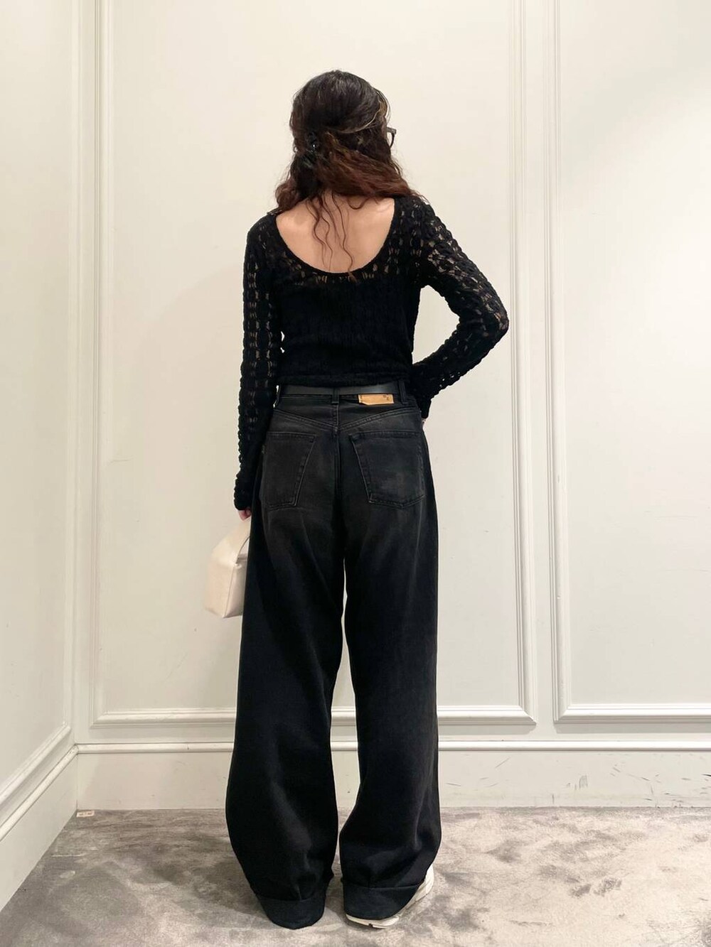 「着痩せ・細見え、女子ウケ、ベーシック/シンプル」｜「BABYLONEの【HAIKURE】BETHデニム BLK（デニムパンツ、ブラック系）」を使った、pocustagramさん（レディース・162cm）の秋コーディネートの3枚目の写真