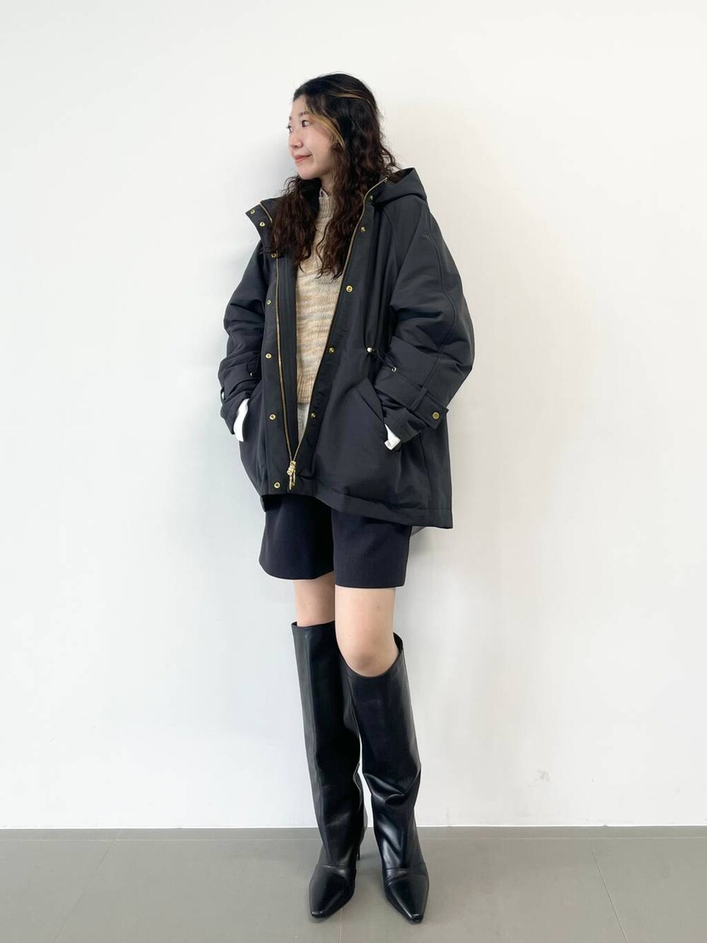「着痩せ・細見え、女子ウケ、ベーシック/シンプル」｜「BABYLONEのベーシックシャツ（シャツ/ブラウス、ホワイト系）」を使った、pocustagramさん（レディース・162cm）の冬コーディネートの3枚目の写真
