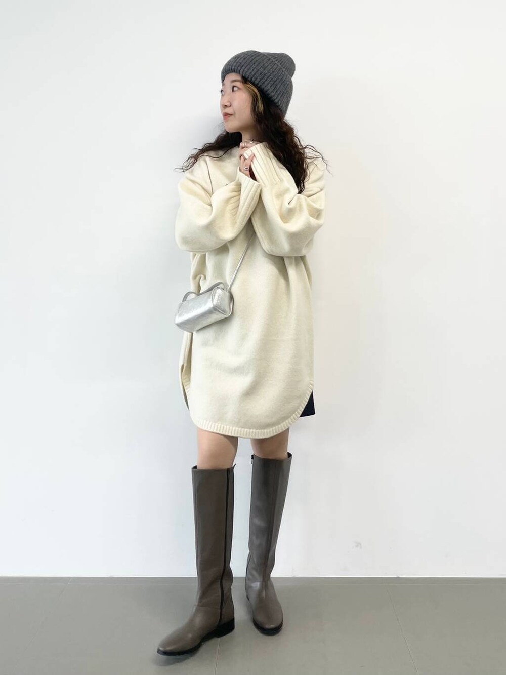 「ベーシック/シンプル、着痩せ・細見え、女子ウケ」｜「FRATELLI TALLIの【FRATELLI TALLI】ニットCAP（ニットキャップ/ビーニー、グレー系）」を使った、pocustagramさん（レディース・162cm）の冬コーディネートの4枚目の写真