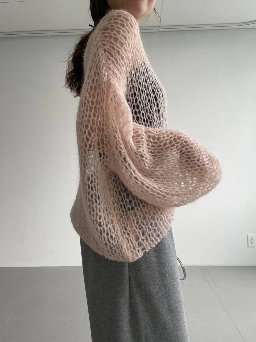 「ベーシック/シンプル、着痩せ・細見え、女子ウケ」｜「BABYLONEの【LA SCAIA】ショルダーmini BAG（ショルダーバッグ、シルバー系）」を使った、pocustagramさん（レディース・162cm）の秋コーディネートの7枚目の写真