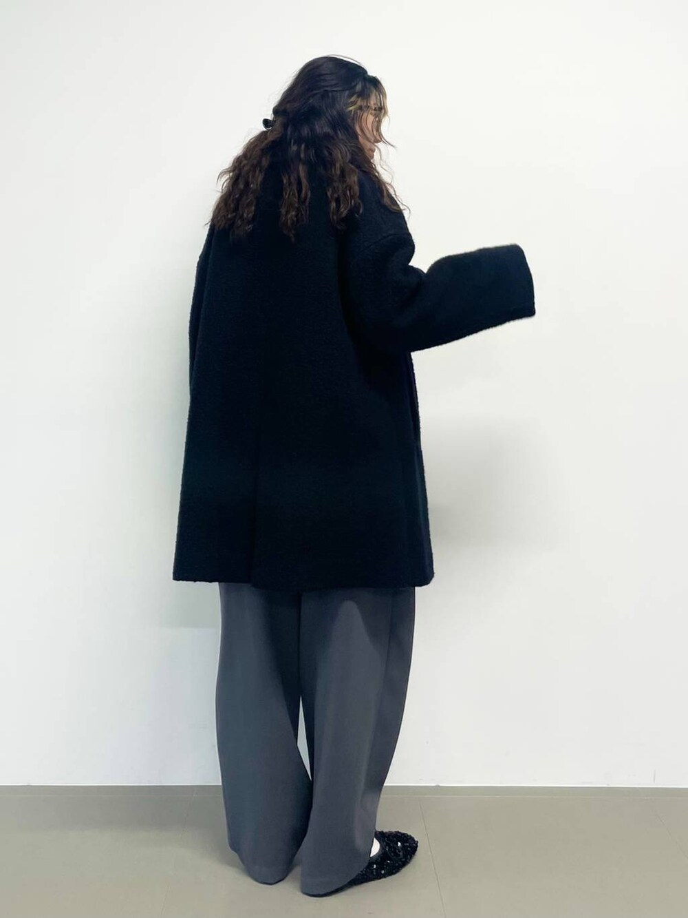 「ベーシック/シンプル、着痩せ・細見え、女子ウケ」|「BRIE LEONの【BRIE LEON】Lucaミニバッグ(ハンドバッグ、ホワイト系)」を使った、pocustagramさん(レディース・162cm)の秋コーディネートの5枚目の写真