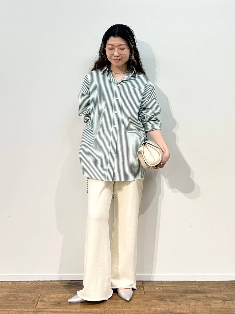 「ベーシック/シンプル、着痩せ・細見え、女子ウケ」｜「AULENTTIの【安田美沙子さんIGLIVE紹介アイテム】【AULENTTI】ショルダーBAG（ショルダーバッグ、ホワイト系）」を使った、pocustagramさん（レディース・162cm）の冬コーディネートの2枚目の写真