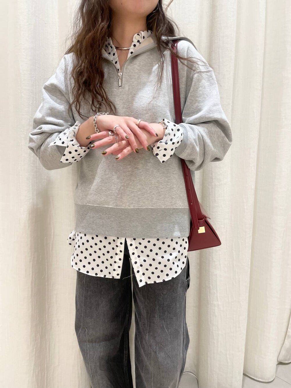 「ベーシック/シンプル、着痩せ・細見え、女子ウケ」｜「BABYLONEの裏毛ハーフジッププルオーバー（スウェット、グレー系）」を使った、pocustagramさん（レディース・162cm）の冬コーディネートの5枚目の写真