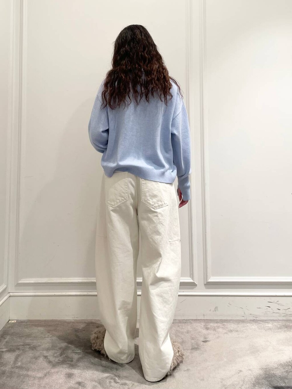 「ベーシック/シンプル、着痩せ・細見え、女子ウケ」｜「BABYLONEのカツラギコクーンパンツ（その他パンツ、ホワイト系）」を使った、pocustagramさん（レディース・162cm）の冬コーディネートの6枚目の写真