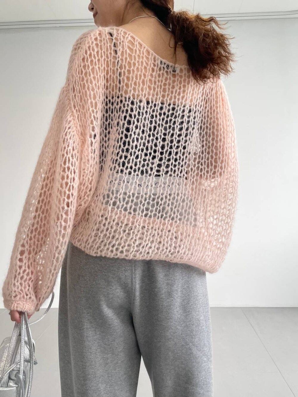 「ベーシック/シンプル、着痩せ・細見え、女子ウケ」｜「BABYLONEの【LA SCAIA】ショルダーmini BAG（ショルダーバッグ、シルバー系）」を使った、pocustagramさん（レディース・162cm）の秋コーディネートの8枚目の写真