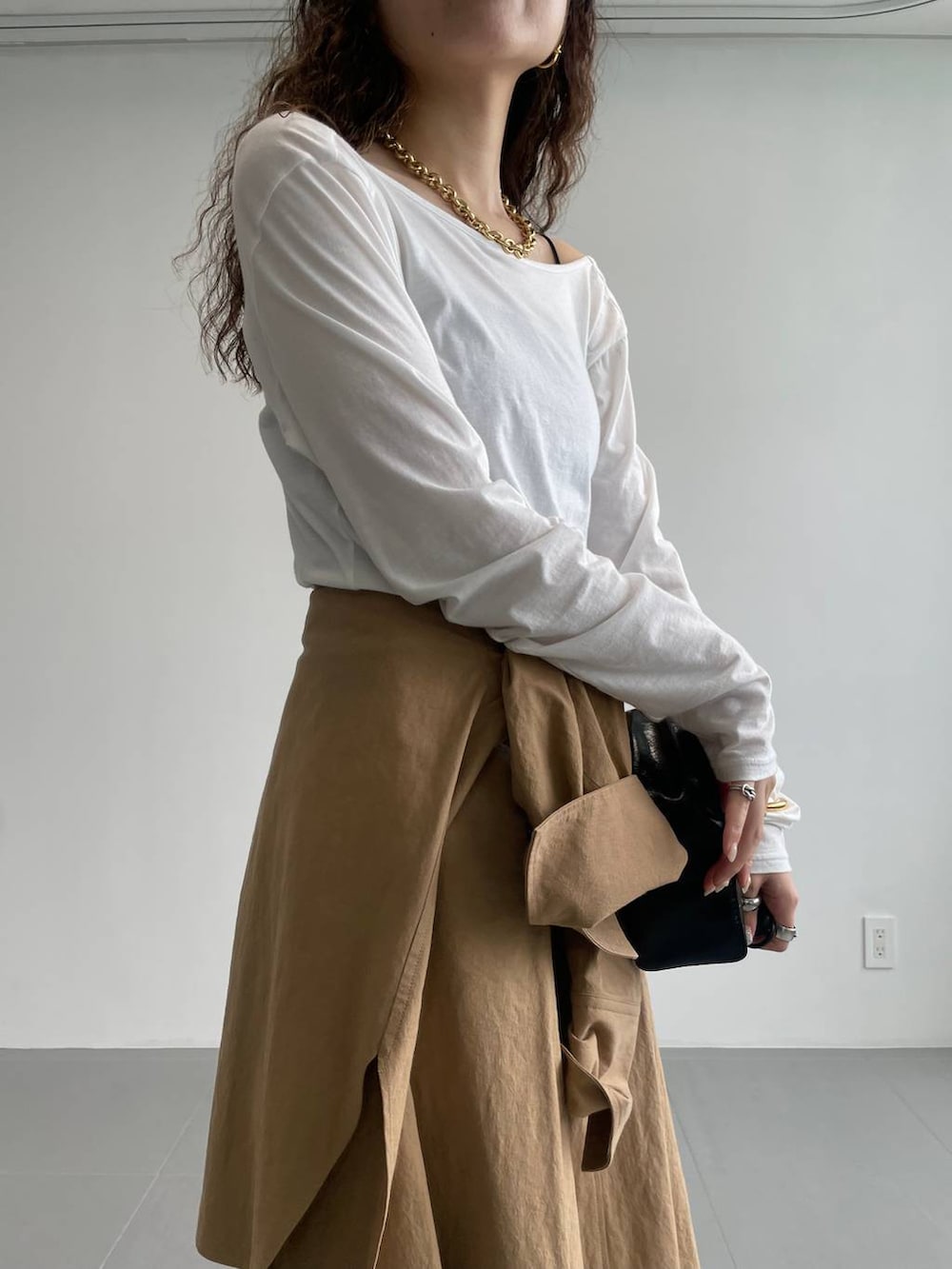 「ベーシック/シンプル、着痩せ・細見え、女子ウケ」|「BABYLONEのコットンハイゲージロンT(Tシャツ/カットソー、ホワイト系)」を使った、pocustagramさん(レディース・162cm)の秋コーディネートの7枚目の写真
