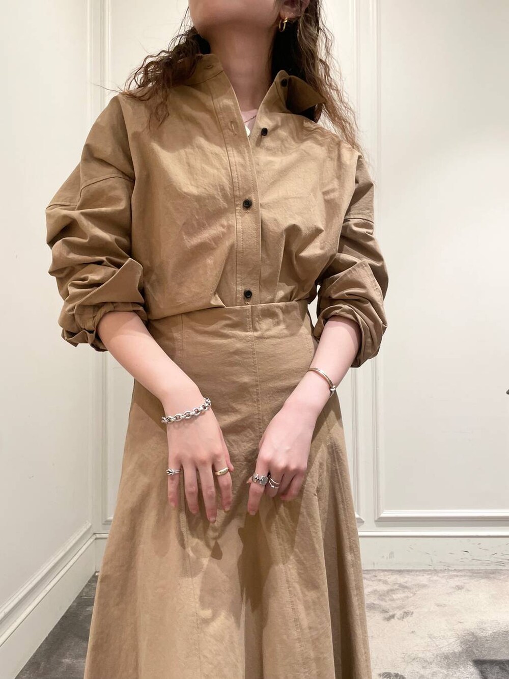 「ベーシック/シンプル、着痩せ・細見え、女子ウケ」｜「CHRISTIAN VILLAの【CHRISTIAN VILLA】ミラーカーフボストン（ボストンバッグ、ブラック系）」を使った、pocustagramさん（レディース・162cm）の秋コーディネートの6枚目の写真