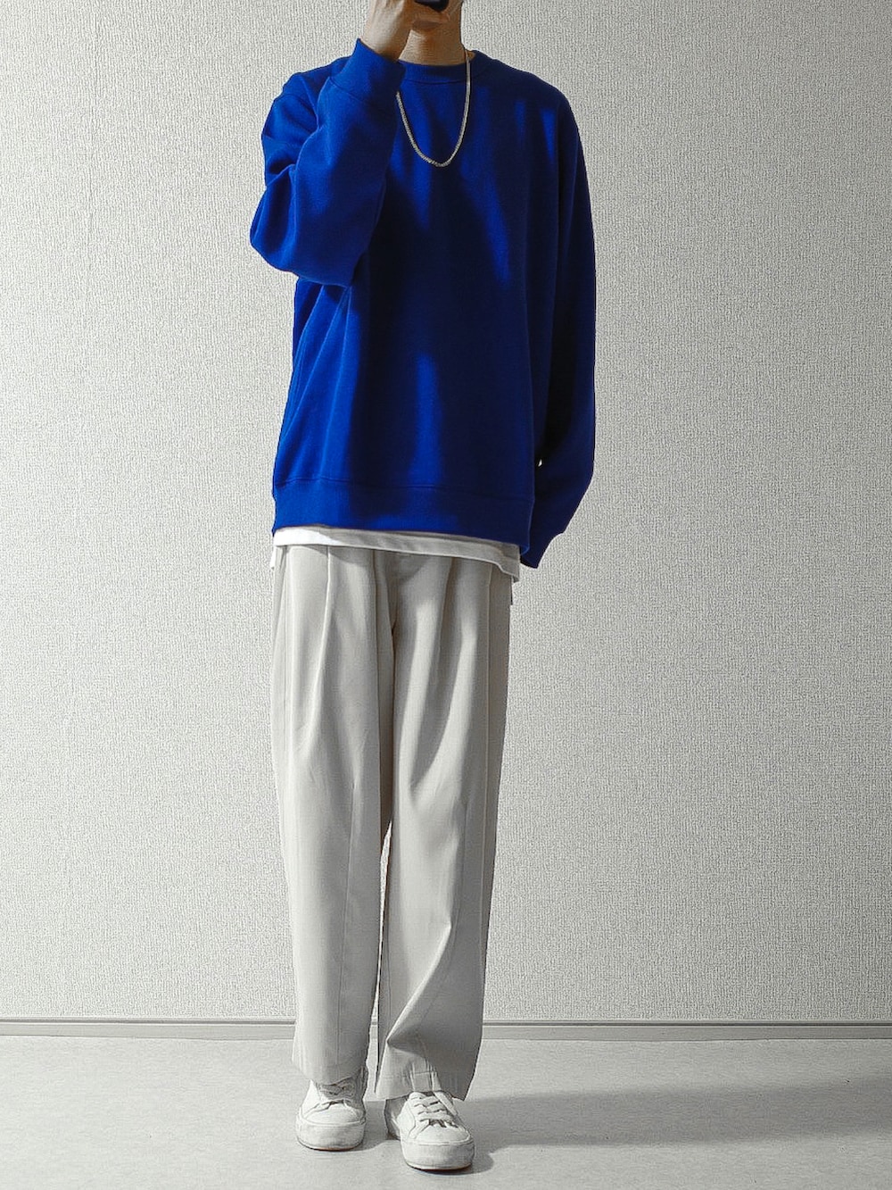 「スニーカーコーデ、ゆるコーデ、GU、GUコーデ、プチプラ、プチプラコーデ、UNIQLO、UNIQLO U、メンズコーデ、ブルー、おしゃれさんと繋がりたい、スニーカー」｜「GUのアイテム（スウェット、ブルー系）」を使った、もくさん（メンズ・178cm）の夏コーディネートの2枚目の写真
