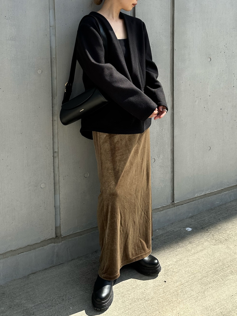 sonさんの「ディープＶネックプルオーバー（select MOCA by son）」を使ったコーディネートの5枚目の写真