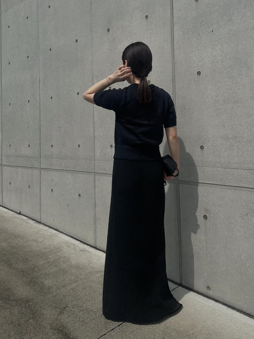 「夏ファッション、サマーニット、カーディガン、夏コーデ、スカート、スカートコーデ」｜「ENCのfront black button summer knit cardigan / フロントブラックボタンサマーニットカーディガン（カーディガン/ボレロ、ブルー系）」を使った、sonさん（レディース・159cm）の夏コーディネートの4枚目の写真