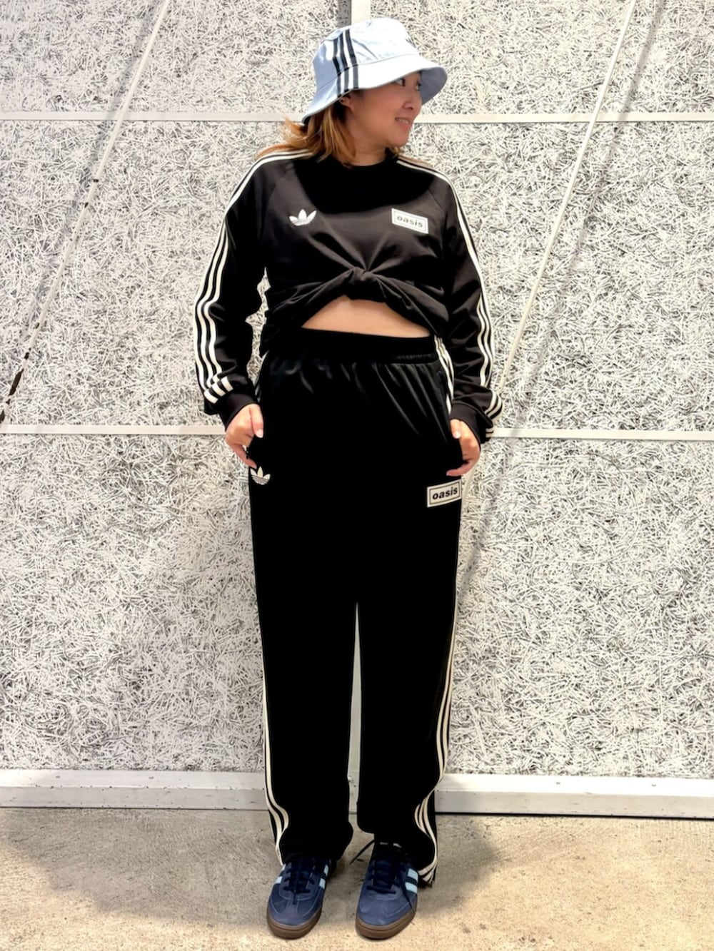 adidas Originals × Oasis ツアー スリーストライプス 長袖Tシャツ