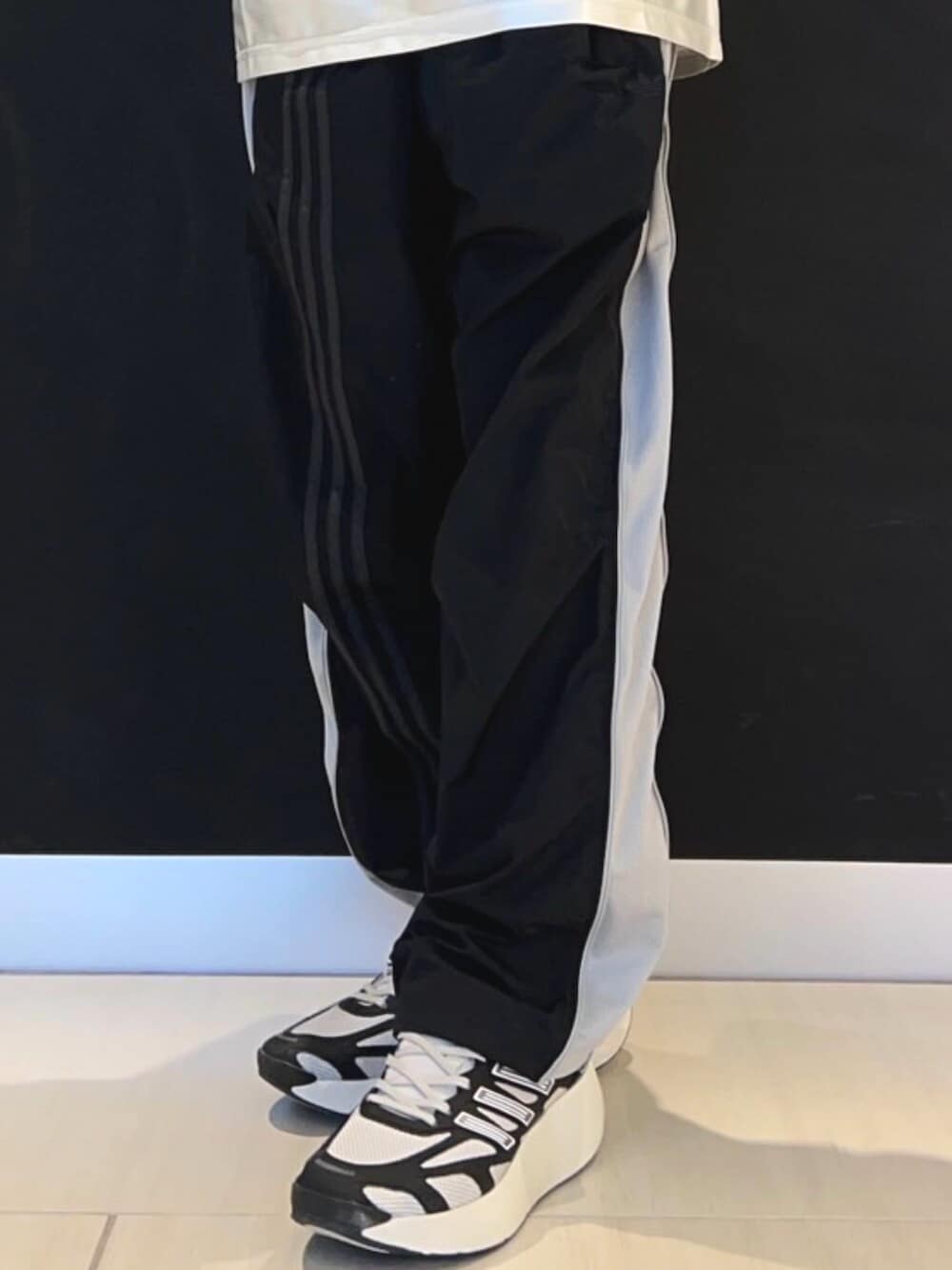 [レア]adidas レアル・マドリード フレアナイロンパンツ 幅広 裾ジップ ファッション サイドメッシュ ジップパンツ、レアル・マドリード