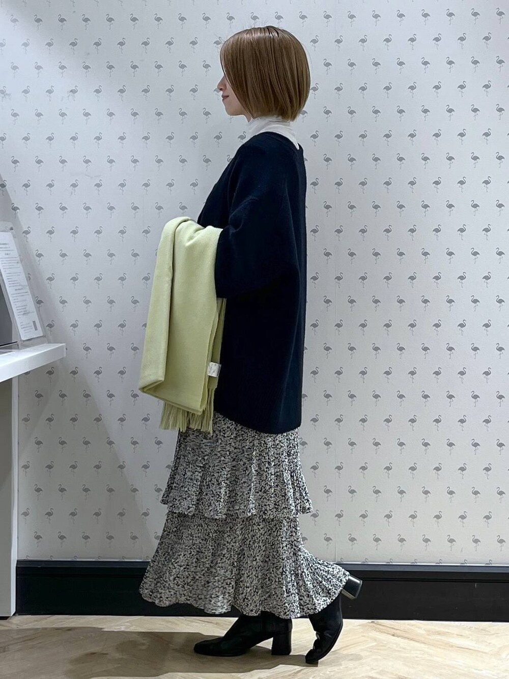 「冬コーデ、お仕事コーデ_apart by lowrys、低身長、着痩せ・細見え、きれいめ、フェミニン、カジュアル、休日コーデ、apart by lowrys」｜「A part byのカシミヤコンBIG Vネックカーディガン（カーディガン/ボレロ、ブルー系）」を使った、chikaさん（レディース・154cm）の冬コーディネートの2枚目の写真