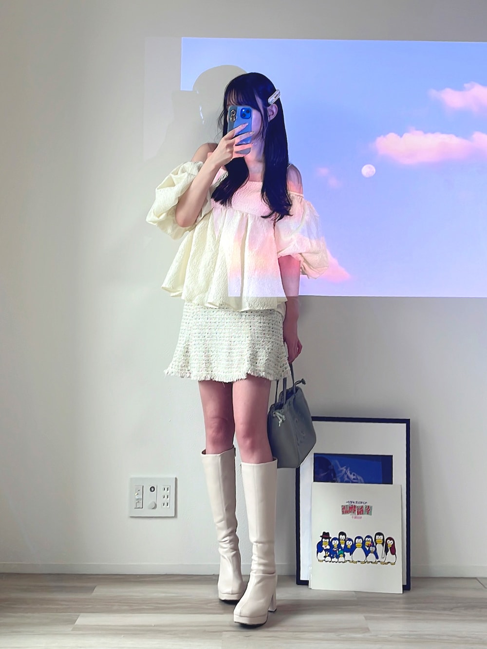 「春夏コーデ、大人カジュアル、春カラー、春服みてみて、春、骨格ストレート、オトナ女子、きれいめコーディネート、SNIDEL、snidel、Lily Brown、ブーツコーデ、春アウター、厚底シューズ、ビスチェ」｜「CELINEのアイテム（ショルダーバッグ、グリーン系）」を使った、himari_babeさん（レディース・160cm）の春コーディネートの2枚目の写真
