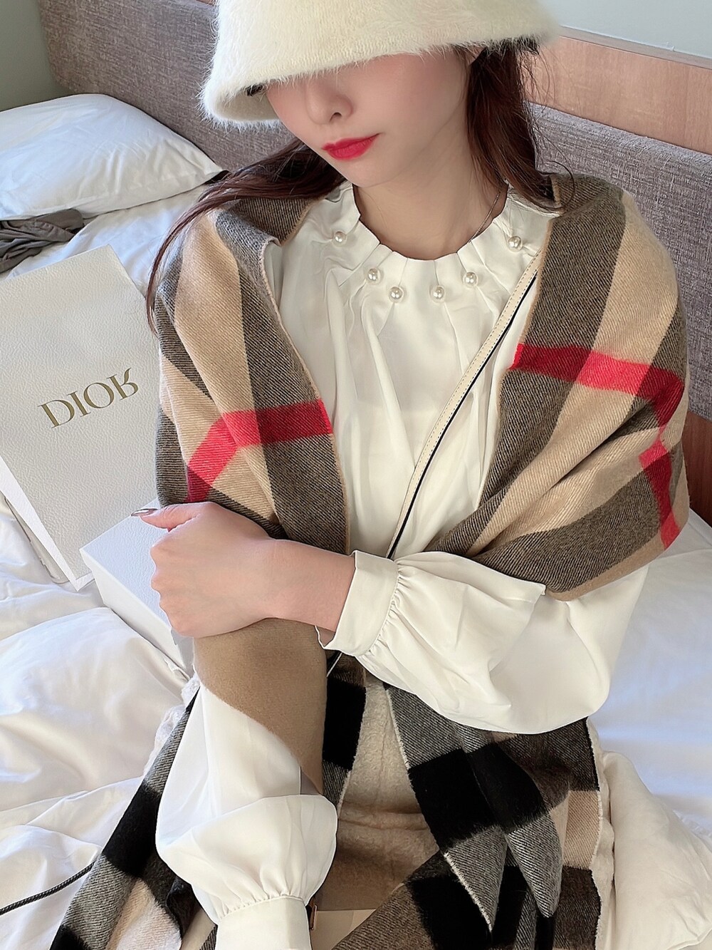 「ootd、大人コーデ、カジュアルコーデ、着回しコーデ、休日スタイル、おでかけコーデ、キレイめ、今日のコーデ、春服、春コーデ、スカートコーデ、春先取り、オトナ女子、ブーツスタイル、boots」｜「BooBreathsの【BooBreaths】フロントポケット ミニスカート（スカート、ホワイト系）」を使った、himari_babeさん（レディース・160cm）の冬コーディネートの3枚目の写真