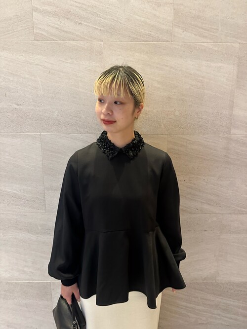 F by ROSSO レースカラーペプラムブラウスを使った人気ファッション 