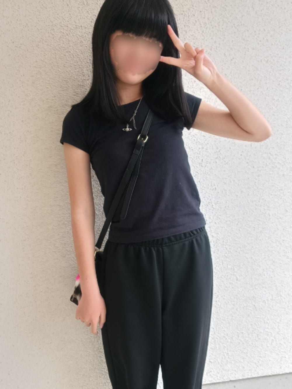 「キッズファッション、シンプルコーデ、春コーデ、小学生、女の子、おでかけコーデ、女の子コーデ、こどもコーデ、キッズ、スウエット、ちびt」｜「SHEINのアイテム（スウェットパンツ、ブラック系）」を使った、Aipiさん（キッズ・143cm）の春コーディネートの2枚目の写真