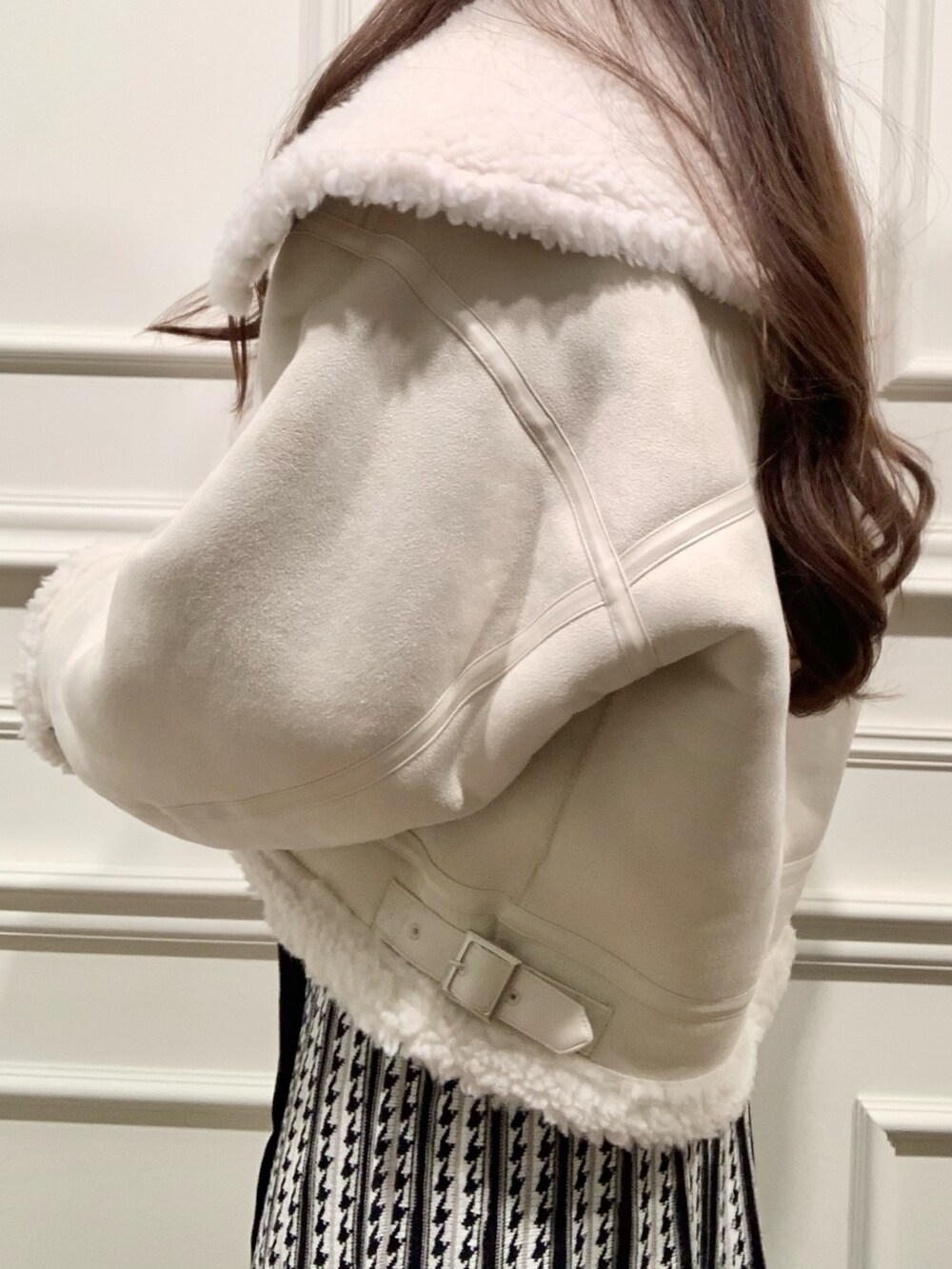 「高身長女子、イエベ秋、骨格ストレート」｜「MERCURYDUOのマルチウェイバイカラーミニBAG（ハンドバッグ、ホワイト系）」を使った、NAMIさん（レディース・163cm）の秋コーディネートの4枚目の写真