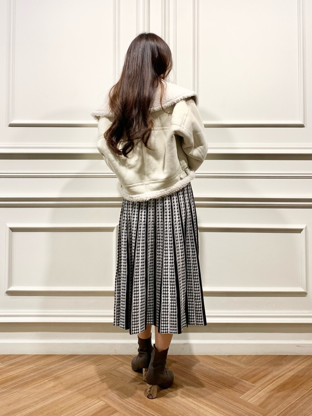 「高身長女子、イエベ秋、骨格ストレート」｜「MERCURYDUOのマルチウェイバイカラーミニBAG（ハンドバッグ、ホワイト系）」を使った、NAMIさん（レディース・163cm）の秋コーディネートの2枚目の写真