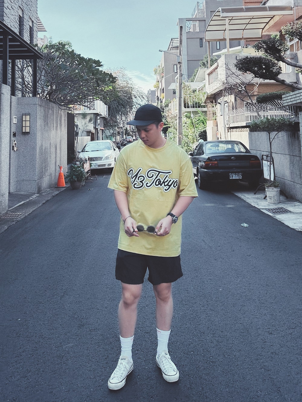 「シンプルコーデ、シンプル、おしゃれさんと繋がりたい、今日のコーデ」｜「Y-3のアイテム（Tシャツ/カットソー、イエロー系）」を使った、jasonboyyyyyさん（メンズ・174cm）の冬コーディネートの2枚目の写真
