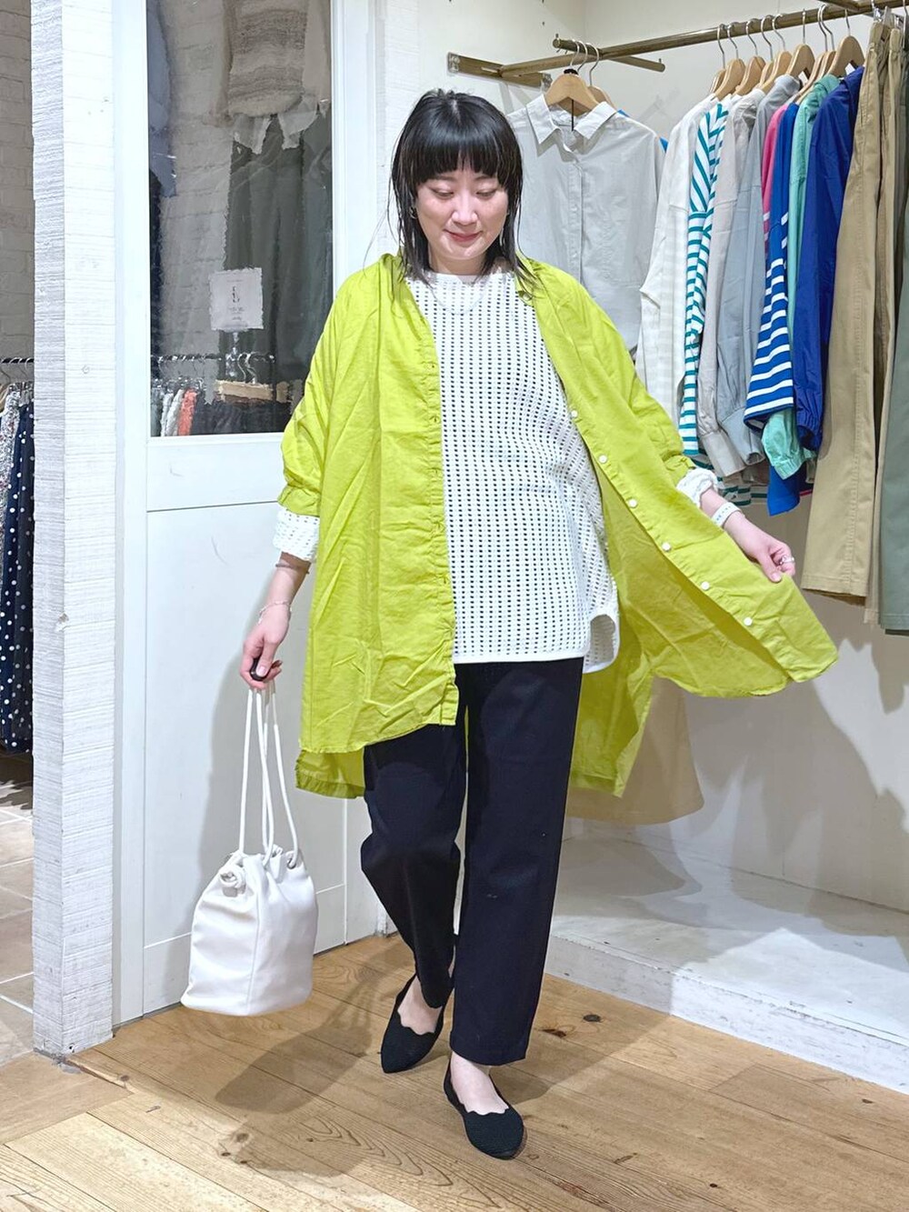 「カジュアル、ベーシック/シンプル、体型カバー、休日コーデ、ママコーデ、楽ちんコーデ、春コーデ、クリップスタッフ_studio CLIP、旅行、studio CLIP、着痩せ・細見え、シンプルコーデ、ワンピース、ロンT、テーパードパンツ」|「LOWRYS FARMのステンレス1Pリング 180651(リング、イエロー系)」を使った、haru.さん(レディース・160cm)の春コーディネートの3枚目の写真