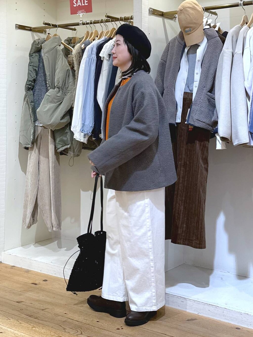 「カジュアル、ベーシック/シンプル、体型カバー、休日コーデ、ママコーデ、楽ちんコーデ、冬コーデ、クリップスタッフ_studio CLIP、ラフ、旅行、studio CLIP、ウエストゴム、ワイドパンツ、セールコーデ、セールおすすめコーデ_studio CLIP」|「studio CLIPの【3シーズンシリーズ】12ゲージワッフルWフロントプルオーバー(ニット/セーター、オレンジ系)」を使った、haru.さん(レディース・160cm)の冬コーディネートの6枚目の写真
