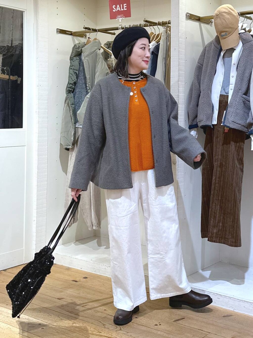 「カジュアル、ベーシック/シンプル、体型カバー、休日コーデ、ママコーデ、楽ちんコーデ、冬コーデ、クリップスタッフ_studio CLIP、ラフ、旅行、studio CLIP、ウエストゴム、ワイドパンツ、セールコーデ、セールおすすめコーデ_studio CLIP」|「studio CLIPの【3シーズンシリーズ】12ゲージワッフルWフロントプルオーバー(ニット/セーター、オレンジ系)」を使った、haru.さん(レディース・160cm)の冬コーディネートの3枚目の写真