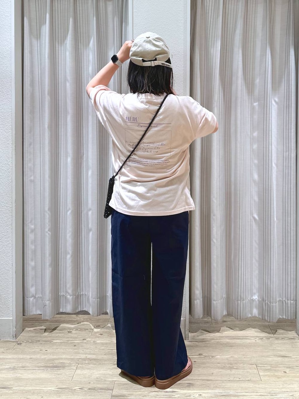 「接触冷感、ひんやりシリーズ_studio CLIP、ワイドパンツ、Tシャツ、サンダル、サンダルコーデ_studio CLIP、カジュアル、ベーシック/シンプル、体型カバー、休日コーデ、ママコーデ、楽ちんコーデ、夏コーデ、クリップスタッフ_studio CLIP、ラフ」｜「studio CLIPの【接触冷感/ストレッチ】コットンリネンひんやりタックワイドパンツ[プチ・プラスサイズあり]（その他パンツ、ブルー系）」を使った、haru.さん（レディース・160cm）の夏コーディネートの4枚目の写真