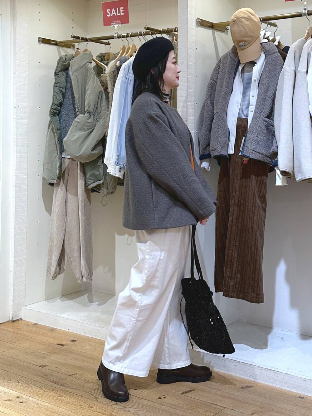 「カジュアル、ベーシック/シンプル、体型カバー、休日コーデ、ママコーデ、楽ちんコーデ、冬コーデ、クリップスタッフ_studio CLIP、ラフ、旅行、studio CLIP、ウエストゴム、ワイドパンツ、セールコーデ、セールおすすめコーデ_studio CLIP」|「studio CLIPの【3シーズンシリーズ】12ゲージワッフルWフロントプルオーバー(ニット/セーター、オレンジ系)」を使った、haru.さん(レディース・160cm)の冬コーディネートの4枚目の写真