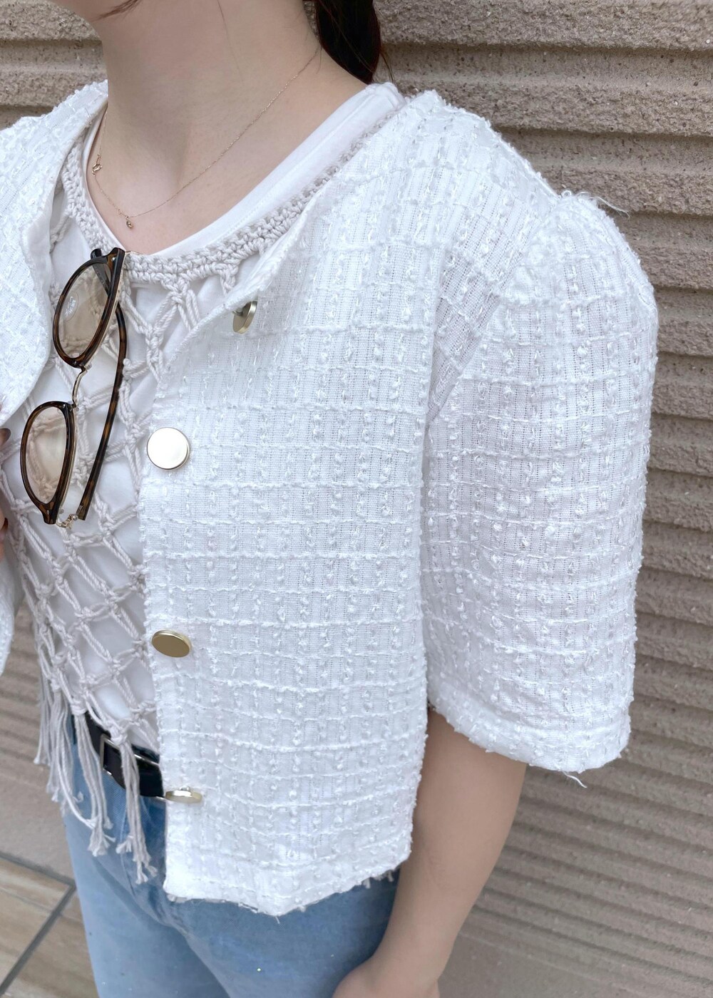 「Wbottoms_pickup、ropepicnic_snap、snapme_jun、初春コーデ、春コーデ、初夏コーデ、夏コーデ、デートコーデ、お出かけコーデ、旅行コーデ、アウトドアコーデ、フェスコーデ、推し活コーデ、女子会コーデ、大人カジュアル」｜「ROPE' PICNICのキラキラビジューデニム（デニムパンツ、ブルー系）」を使った、rinaさん（レディース・155cm）の春コーディネートの8枚目の写真