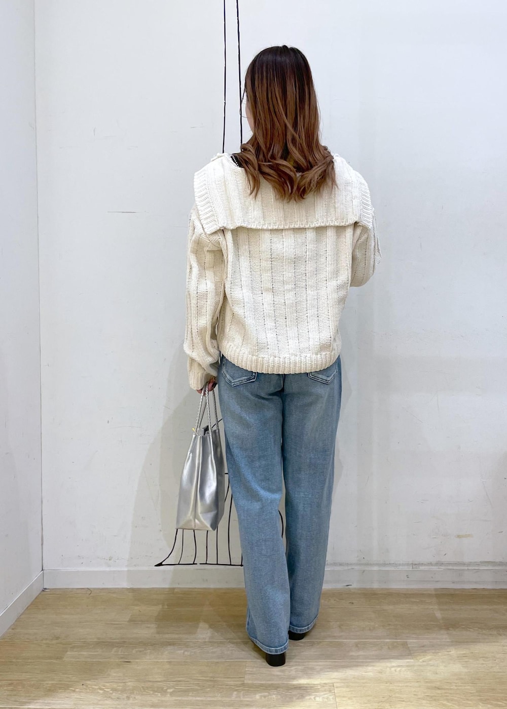 「ropepicnic_snap、snapme_jun、ハーフジップニット、ハーフジップ、キラキラ、初冬コーデ、冬コーデ、デートコーデ、お出かけコーデ、旅行コーデ、アウトドアコーデ、フェスコーデ、推し活コーデ、クリスマスコーデ、お正月・初詣コーデ」｜「ROPE' PICNICの洗えるメッシュハンドルミドルトートバッグ（トートバッグ、シルバー系）」を使った、rinaさん（レディース・155cm）の冬コーディネートの2枚目の写真