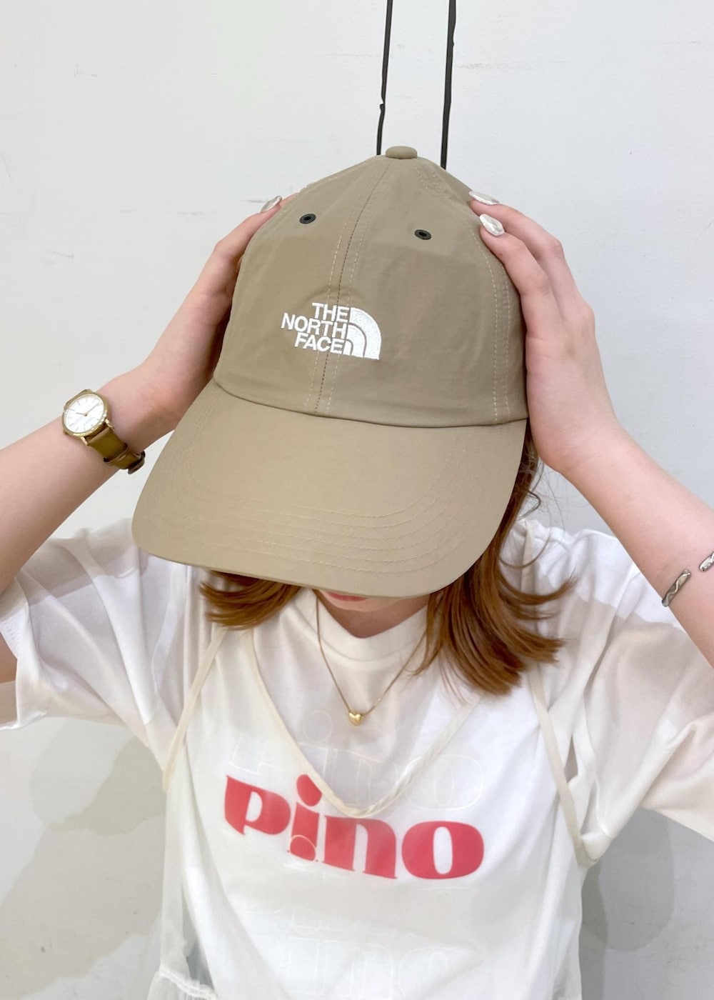 「GDM14950、GDS14230、GSE14010、GIA14190、GIU44050、GIX44160、ピノ、ピノコラボ、pino、Tシャツコーデ、トップス、デニム、デニムコーデ、マムデニム、ワンピースコーデ」|「ROPE' PICNICのスキニーストラップフラットサンダル(サンダル、シルバー系)」を使った、rinaさん(レディース・155cm)の春コーディネートの7枚目の写真